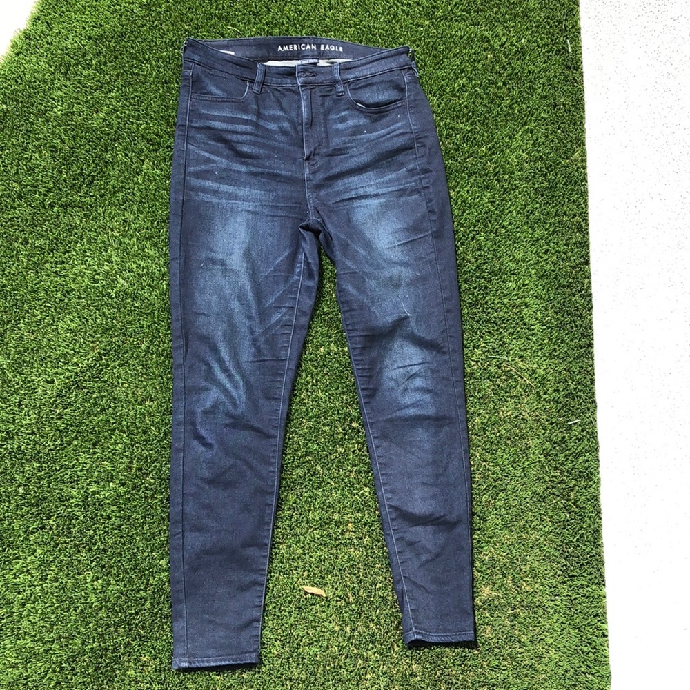 American Eagle high rise jeans. Super Stretch